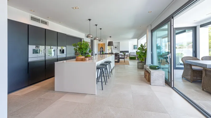Sophisticated luxury villa in Santa Ponsa with pool, tennis court and fantastic sea views — photo 6