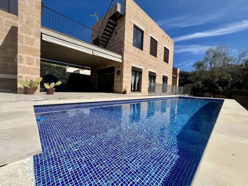 Discover this modern and bright home in Sa Ràpita, ideal for those seeking a quiet and comfortable home to live in all year round — photo 3