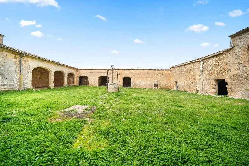 It has a preliminary project for 20 rooms, stables, covered equestrian track, heliport, swimming pool and olive grove! This historic estate — photo 3