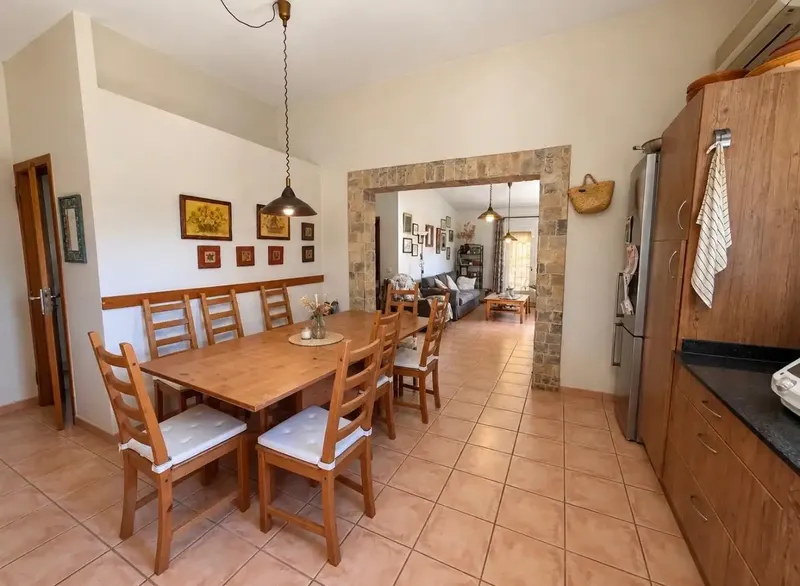 Oria Home presenta esta finca rústica SIN CEDULA, situada en un entorno natural y tranquilo, una propiedad pensada para quienes buscan espac — photo 2