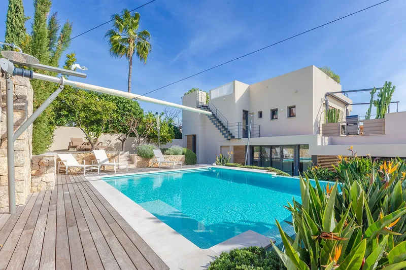 Stylish family villa with breathtaking views — photo 3