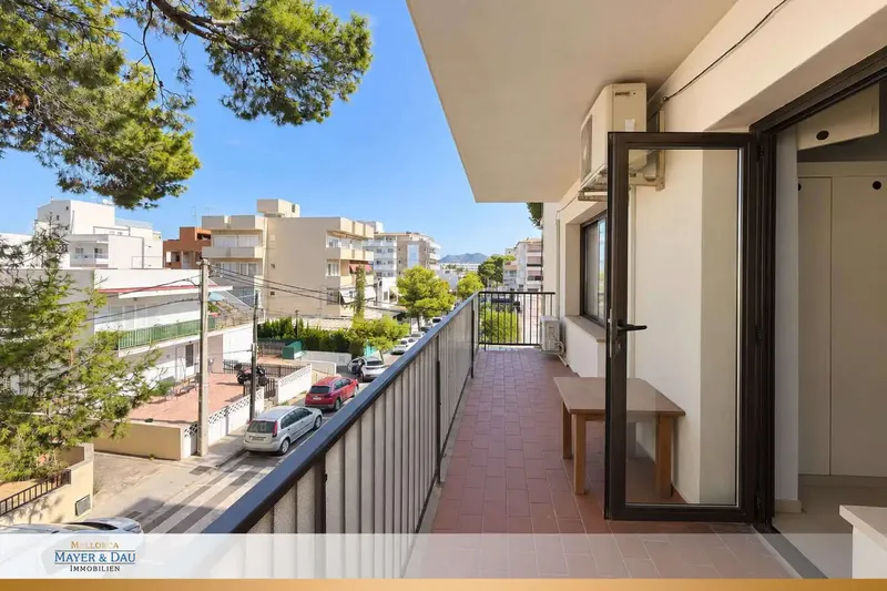 ¡Bienvenidos a Cala Millor! Este atractivo piso de 2 habitaciones, situado en tercera línea de mar, combina la calidad de vida mediterránea — photo 1