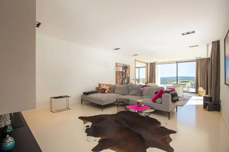 Modern luxury villa with magnificent views — photo 5