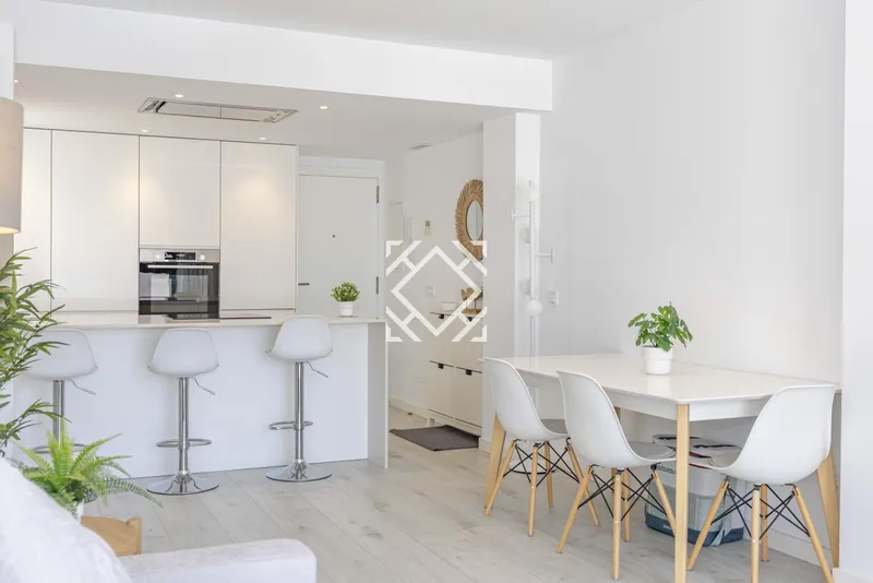 Modern and bright flat for sale close to the sea in Puerto de Alcudia, Mallorca. — photo 3