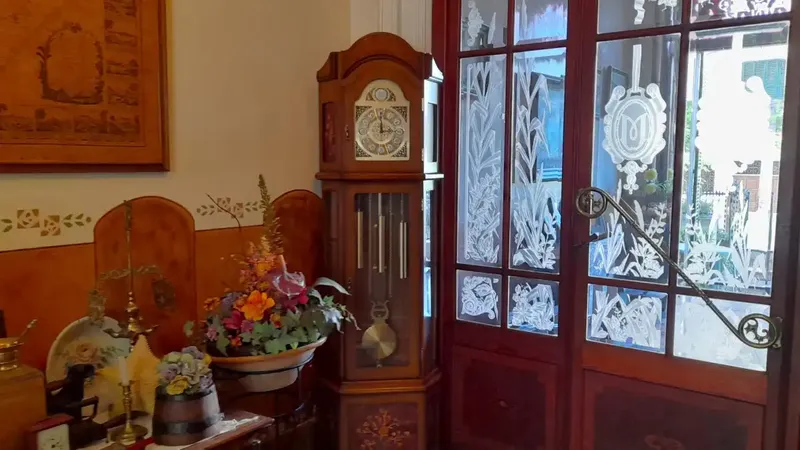 Welcome to the Mallorcan house of your dreams! This impressive 3-story property is located on one of the main streets of — photo 4