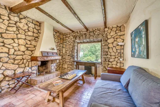 Pollensa, rustic finca on a hillside in absolute tranquility with pool, rental license and close to the old town of Pollensa — photo 12