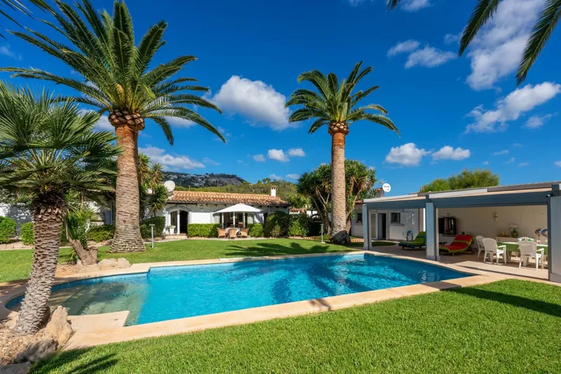 Finca with garden and pool near the harbor — photo 1