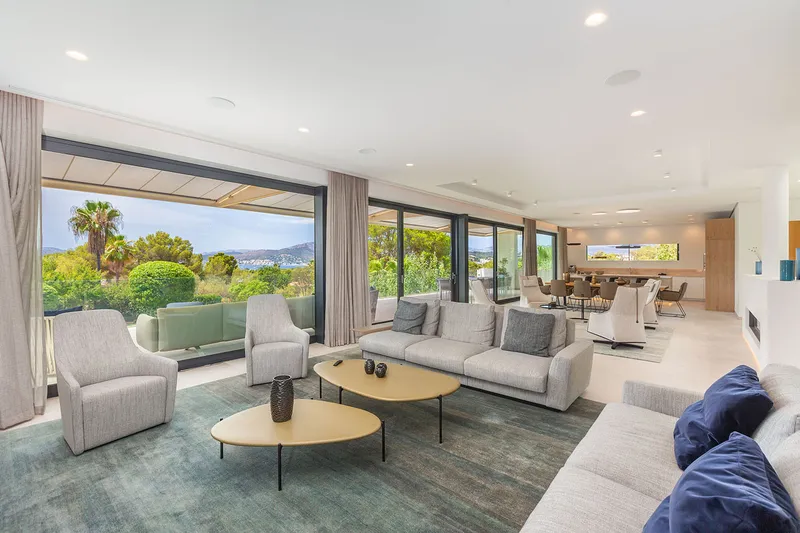 Modern sea-view villa with separate guest area — photo 6