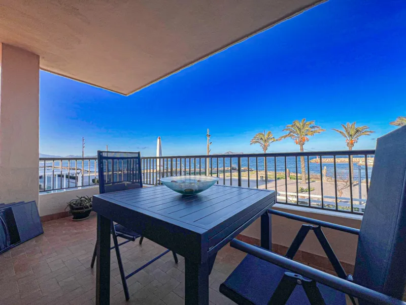 Beautiful renovated flat on the first line of the sea — photo 2