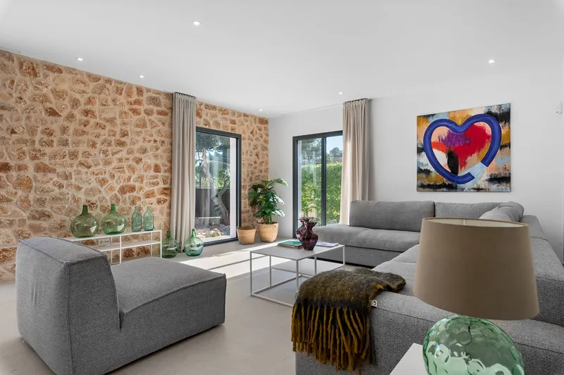 Exclusive designer villa with pool and sea views near the beach — photo 9