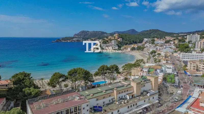 Taylor Building Real Estate presents this exclusive Mediterranean-style villa located in the prestigious area of Peguera, in Calvià, a d — photo 12