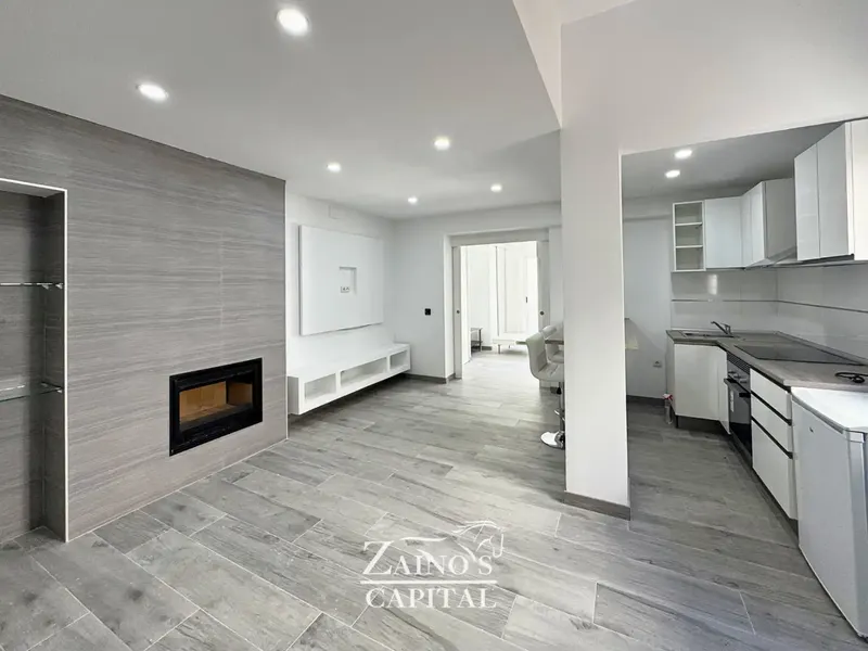 Large 6-bedroom townhouse with panoramic terraces a step from the beach in Peguera — photo 1