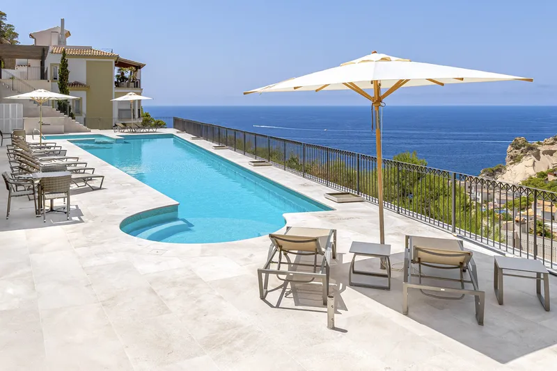Luxurious sea-view apartment with private garden in Port Andratx 1 — photo 4