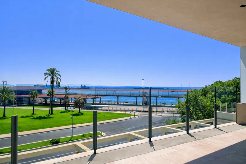 Modern Apartment with Panoramic Sea Views on the Front Line of Paseo Marítimo, Palma More — photo 12