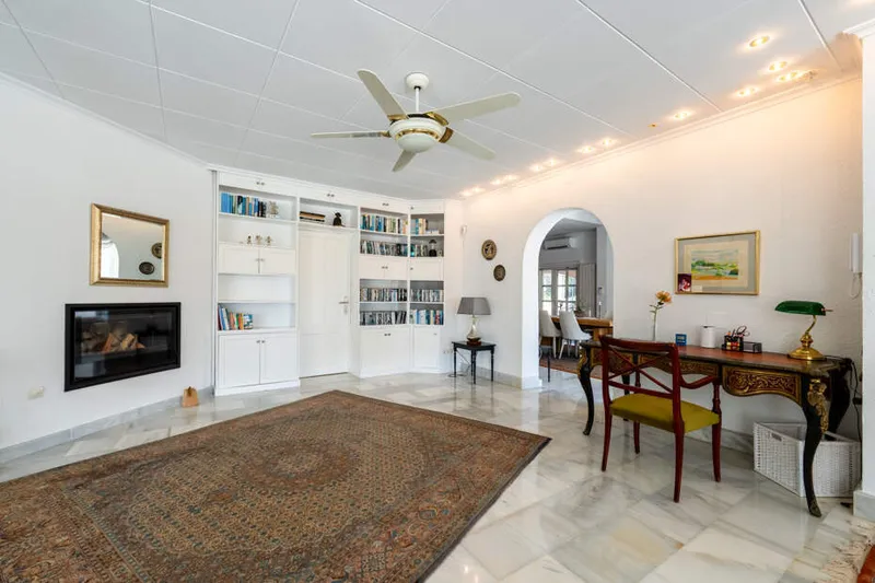 250m² Villa mit 5 Zimmern, Pool und Meerblick zu kaufen — photo 11