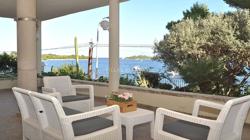 Exclusive seafront ground floor property — photo 1