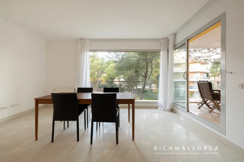 Spacious flat in a modern community with swimming pools and paddle tennis courts — photo 5