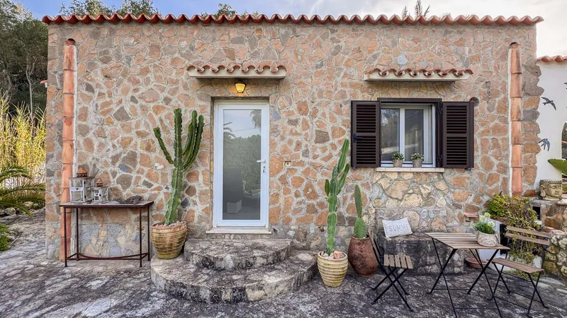 Property with 6 rooms, 3 bathrooms, pool & guest house for sale — photo 9
