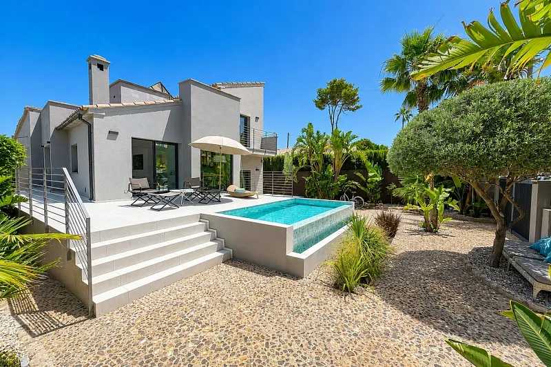 Modern villa with private relaxation area near Port Adriano in El Toro — photo 1