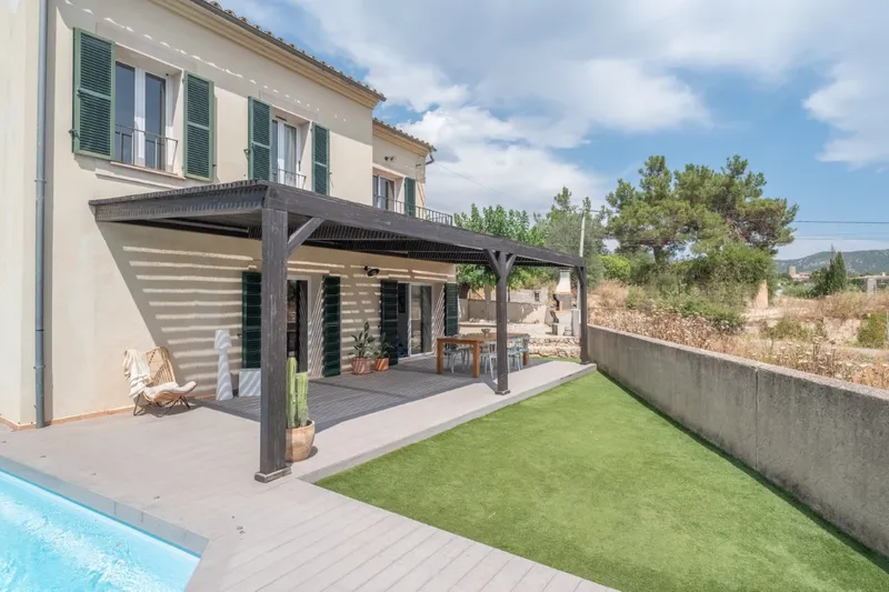 Beautiful family home with pool and panoramic countryside views — photo 3
