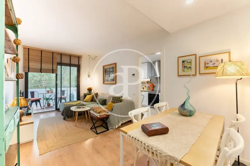 Reformed 100 m² flat for sale in Llevant — photo 2