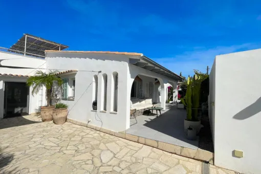 Cala Mandia, beach house with 3 bedrooms, 2 bathrooms, saltwater pool and air conditioning — photo 11