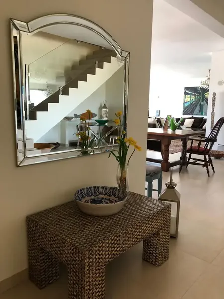This impressive luxury villa is rented for a long season, with a minimum stay of 32 nights. The price varies depending on the period — photo 12