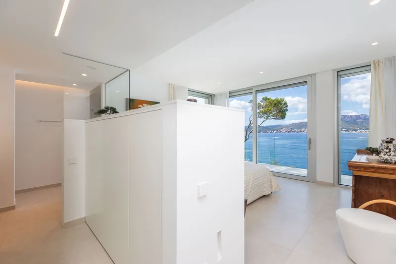 First-class villa with luxury fittings and sea access — photo 11