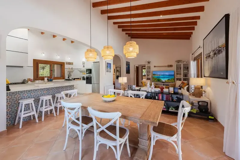 Located in the exclusive urbanization Crestatx, near Pollensa, this beautiful renovated villa combines contemporary design, energy efficiency — photo 7