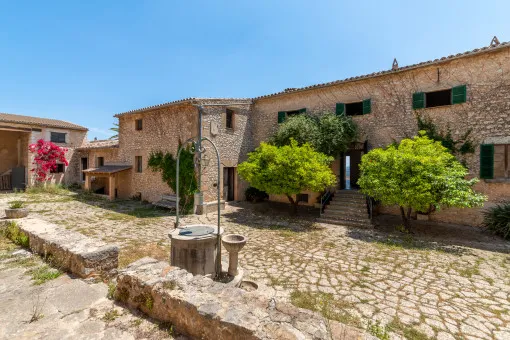 Binissalem: 16th-century finca estate in Binissalem with spectacular views, pool and tennis court — photo 1