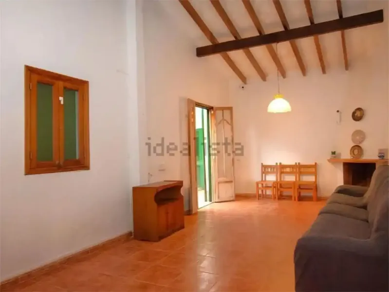 Se vende esta espaciosa y versátil propiedad situada en la encantadora localidad de Petra, que combina comodidad, luminosidad y un gran pote — photo 4