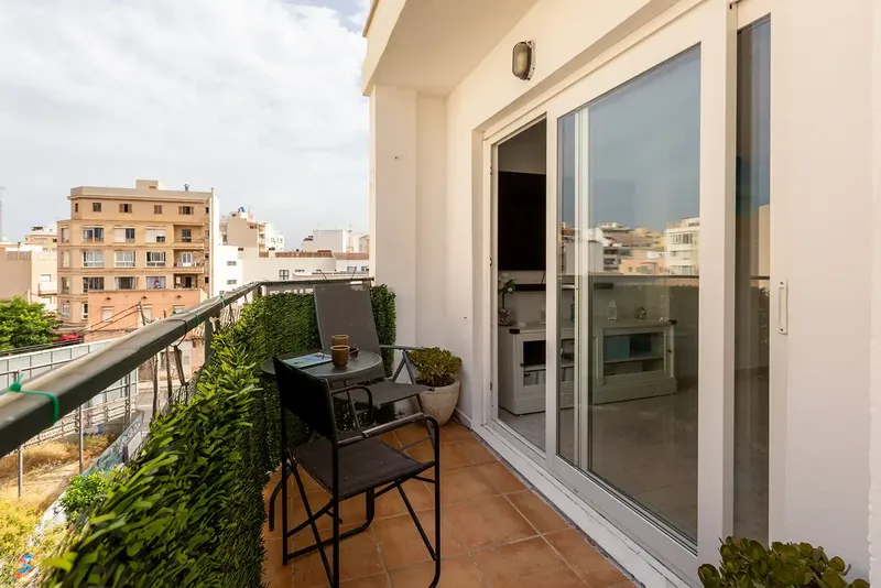 Bright renovated 3-bedroom apartment in La Soledad Sur — photo 1