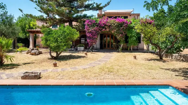 Beautiful charming Mallorcan village house, located in the heart of Llubí, in a quiet area but only 30 minutes by car — photo 1