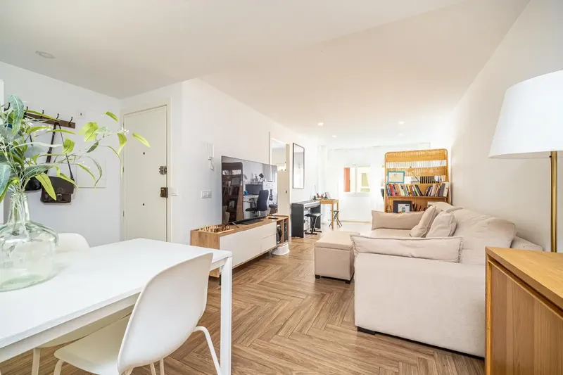Completely renovated apartment, ready to move in next to Plaza de Toros — photo 1