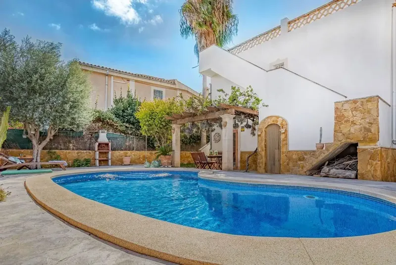 Unique Opportunity! Villa with Pool, Terrace and Possibility of Two Homes — photo 1