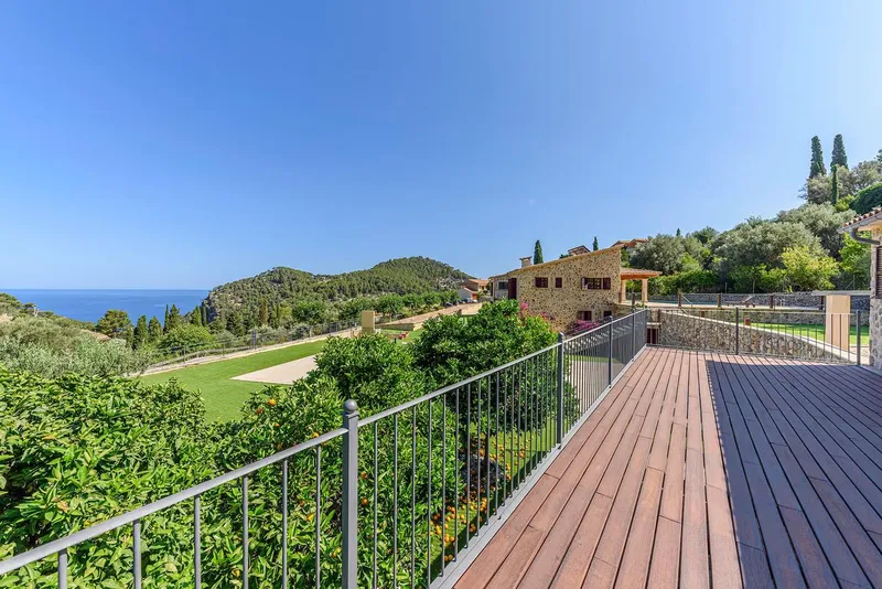 Impressive mansion with guest house, pool and sea views in Estellencs — photo 2