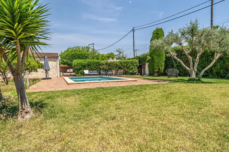 We present this exclusive rustic finca with pool and garden just minutes from Inca. — photo 11