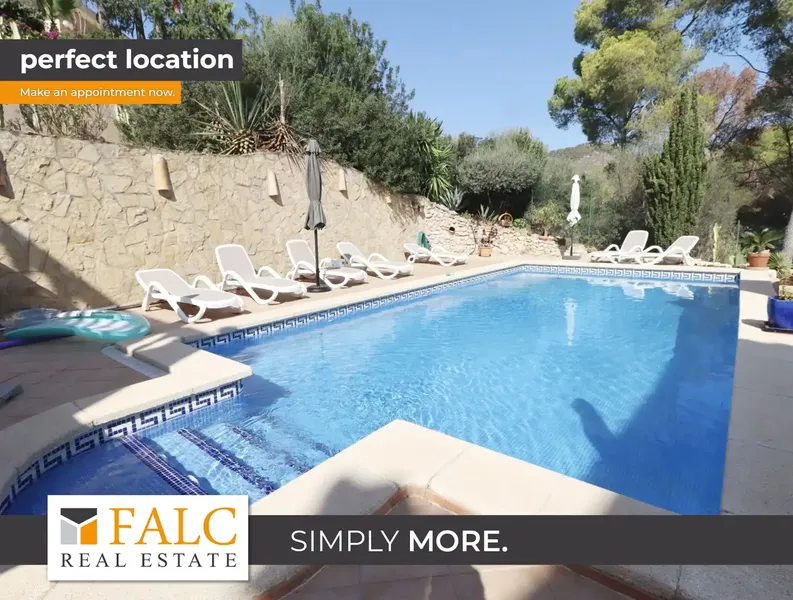 This spacious ground floor apartment is located in a quiet residential area of Peguera in Mallorca. The apartment offers a total of 5 rooms — photo 1