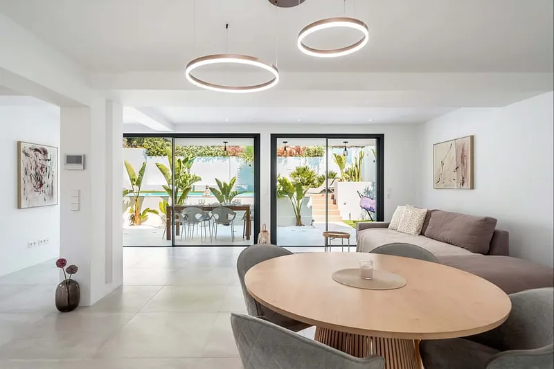 Modern Palmanova Villa with Pool, Tropical Garden & Big Outdoor Living — photo 3