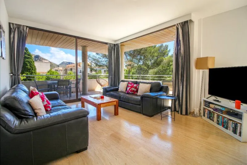 Sold by our company Great size 4 bedroom apartment with lift and swimming pool on the main square of Puerto Pollensa — photo 12