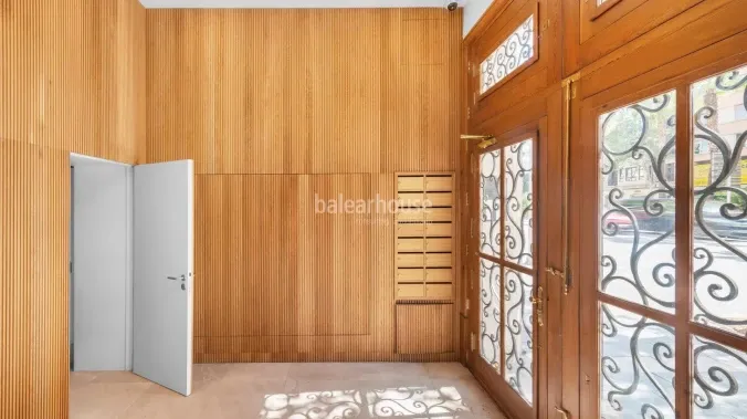 Great investment: elegant restored apartment building in the centre of Palma and close to the sea — photo 3