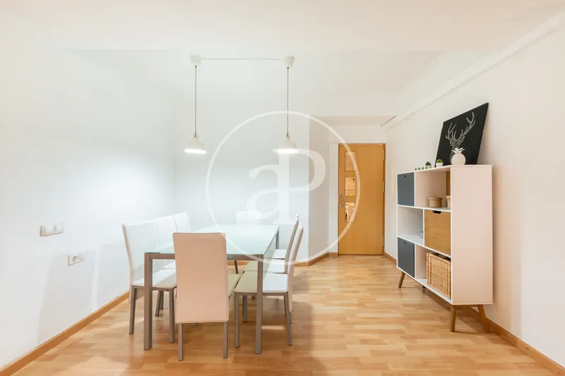 Two bedroom apartment in the Central Market of Valencia. — photo 4