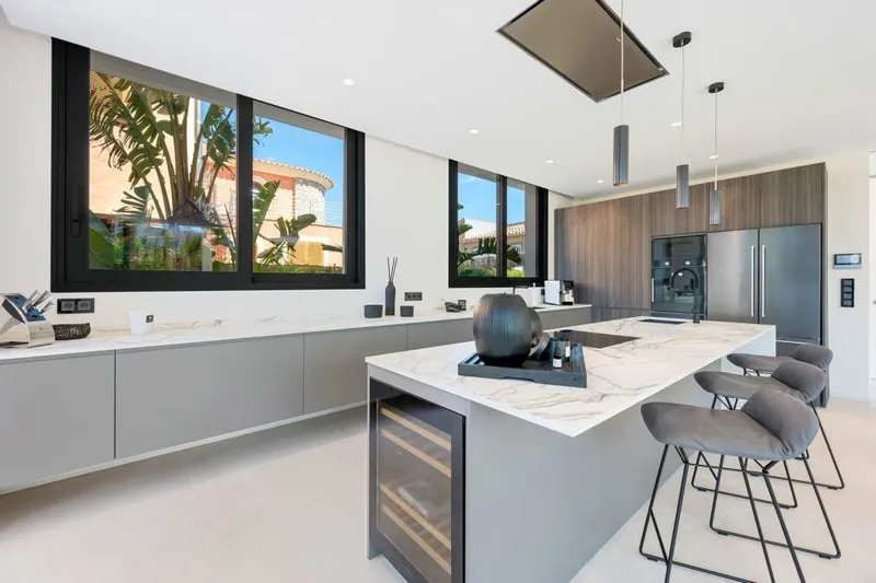 Exclusive and modern luxury villa with sea views in El Toro, Calvia — photo 11