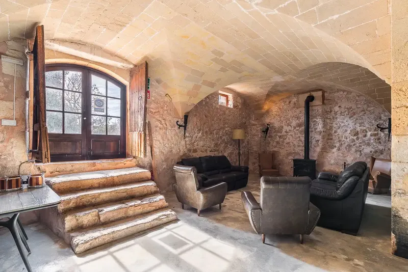 This beautiful rustic finca in Felanitx is surrounded by gardens with orange, lemon and olive trees and offers absolute tranquility in a — photo 6