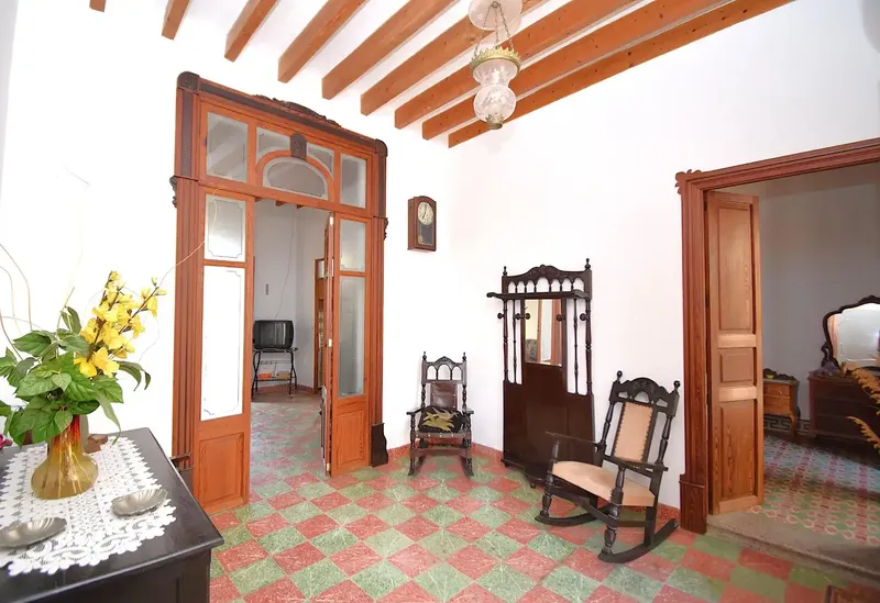 Fantastic village house of 272 m2 built with garage and garden in Llubí, a property with lots of charm, spacious rooms and — photo 4