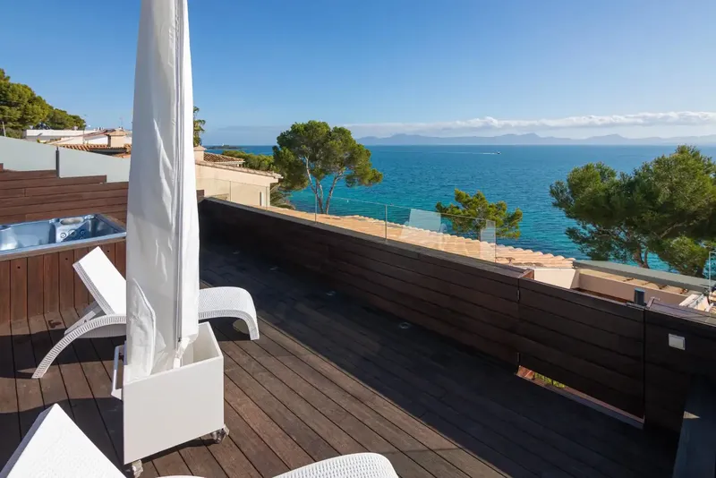 Spectacular villa in one of Mallorca's most exclusive areas: Alcanada — photo 4