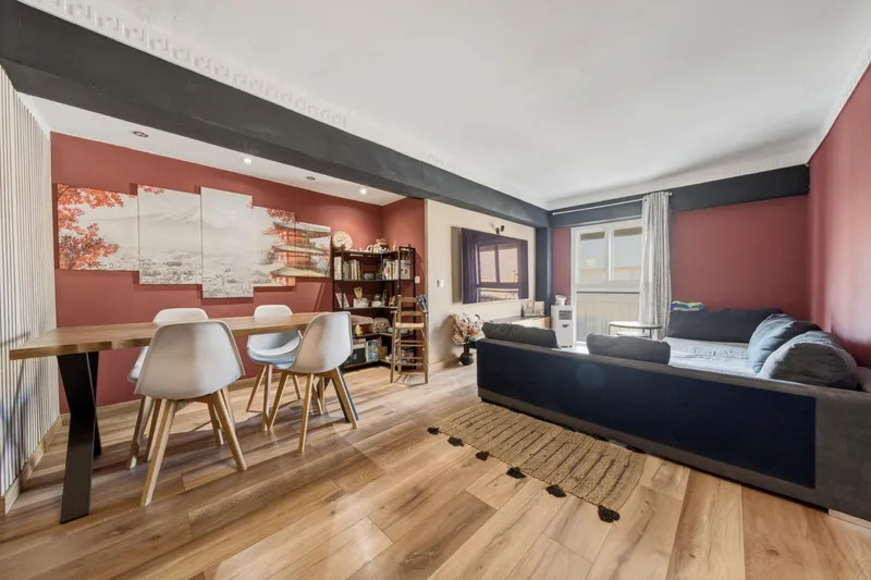 Spacious exterior flat with terrace and lift — photo 1