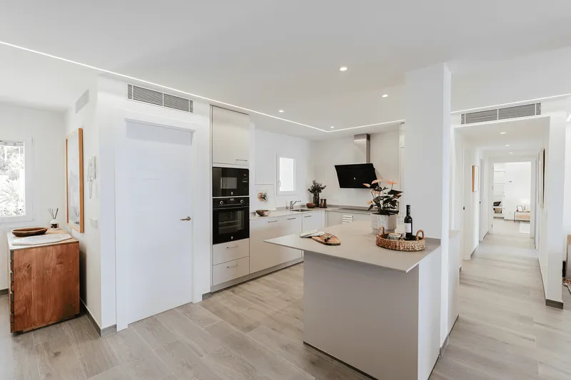 Renovated flat with sea views in Cala Major, Palma — photo 12