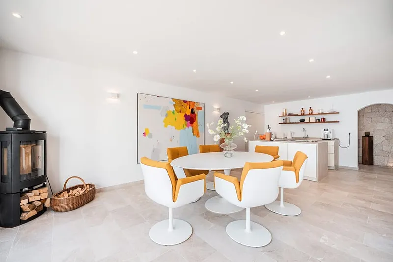 Modern apartment right above the sea — photo 9