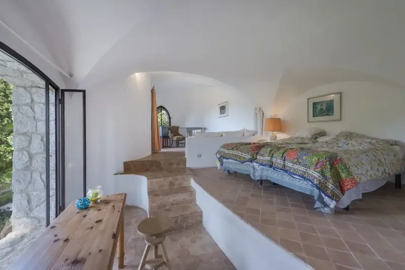 This extraordinary stone villa in Formentor is undoubtedly one of the most unique properties in the area, located in one of the most exclusive and spectacular enclaves of Mallorca. — photo 12
